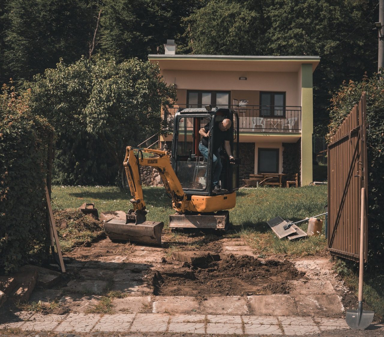 Havarijné opravy, údržba majetku obcí a zemné práce